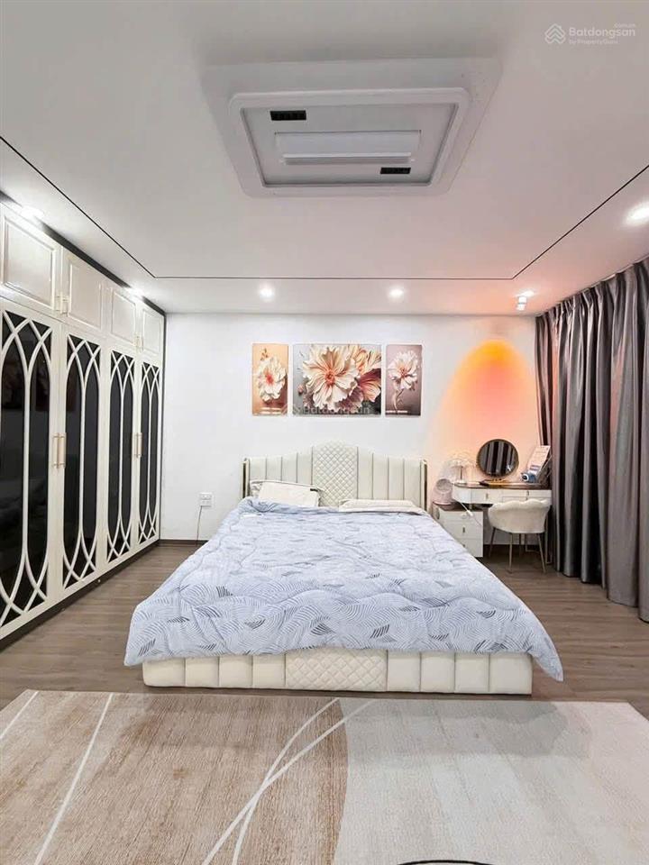 Chủ bán gấp nhà dân xây lô góc, giá đầu tư chỉ 6,7 tỷ gần phố nguyễn khang, yên hòa 34m x 5t, đủ đồ