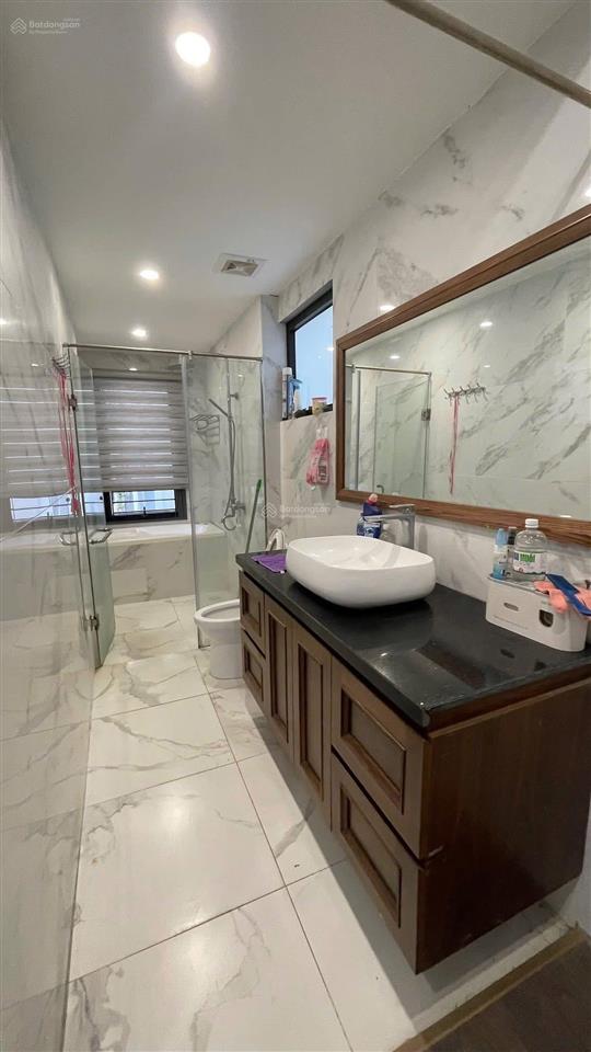 Bán nhà mới đẹp thang máy, ô tô gần phố hoàng quốc việt  phạm văn đồng 45m2 x 6t giá 9,5 tỷ