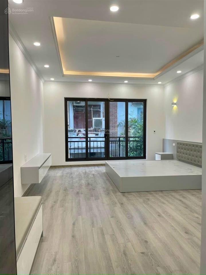 Bán nhà dân xây thang máy, ô tô dừng đỗ, gần phố nguyễn văn huyên, nguyễn khánh toàn, 45m2 x 6 tầng