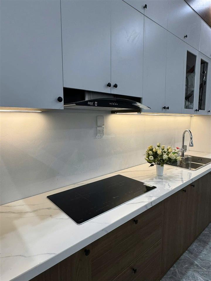 Bán nhà dân xây thang máy, ô tô dừng đỗ, gần phố nguyễn văn huyên, nguyễn khánh toàn, 45m2 x 6 tầng