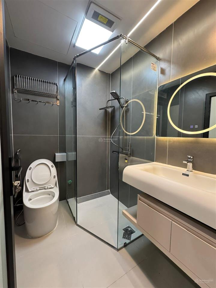 Bán nhà đẹp, ô tô gần phố hoàng quốc việt, võ chí công 41m2x5tầng, lô góc đủ nội thất về ở luôn