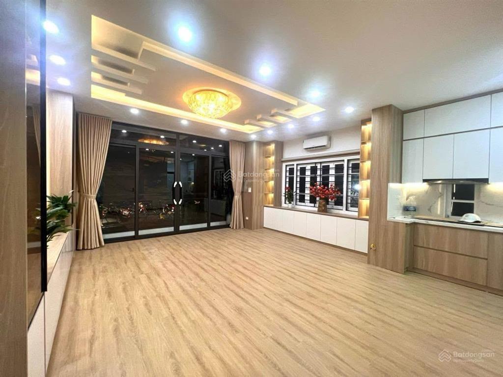 Bán nhà đẹp, ô tô gần phố hoàng quốc việt, võ chí công 41m2x5tầng, lô góc đủ nội thất về ở luôn