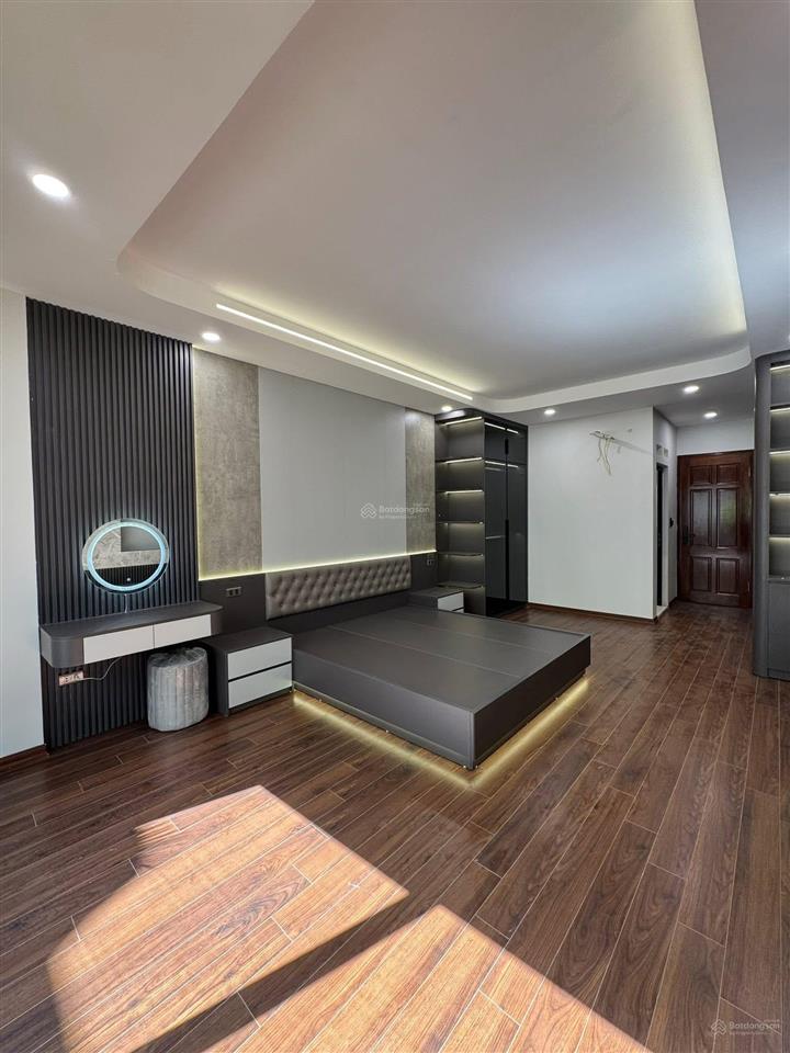 Bán nhà đẹp, ô tô gần phố hoàng quốc việt, võ chí công 41m2x5tầng, lô góc đủ nội thất về ở luôn