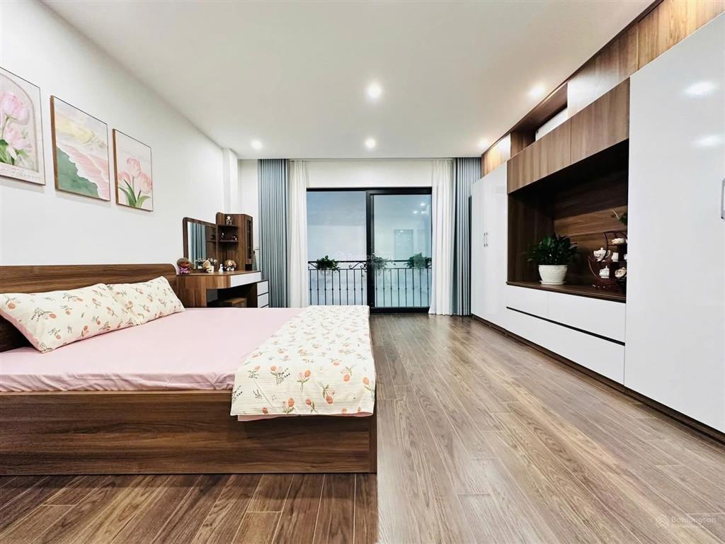 Bán nhà xuân thủytrần thái tông lô góc 3 thoáng, ô tô gần 51m2*5t, gần trường đhsp, đủ nội thất