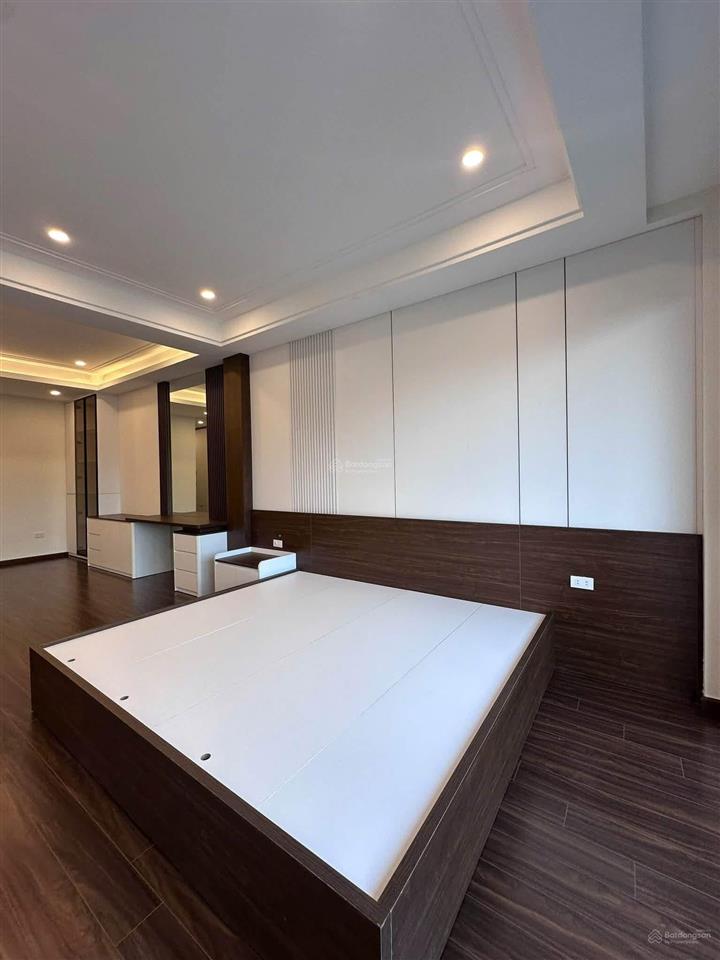 Nhà bán phân lô, ô tô vào nhà, gần phố nguyễn khánh toàn, nguyễn văn huyên, 50m x 5t, nhà dân xây