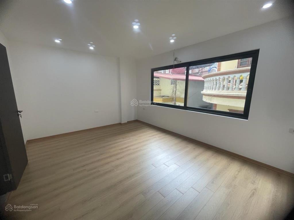 Bán nhà dân xây ô tô gần phố nguyễn văn huyên, 48m x5t, mặt tiền 5m, 6 ngủ, nội thất đủ giá 8.9 tỷ