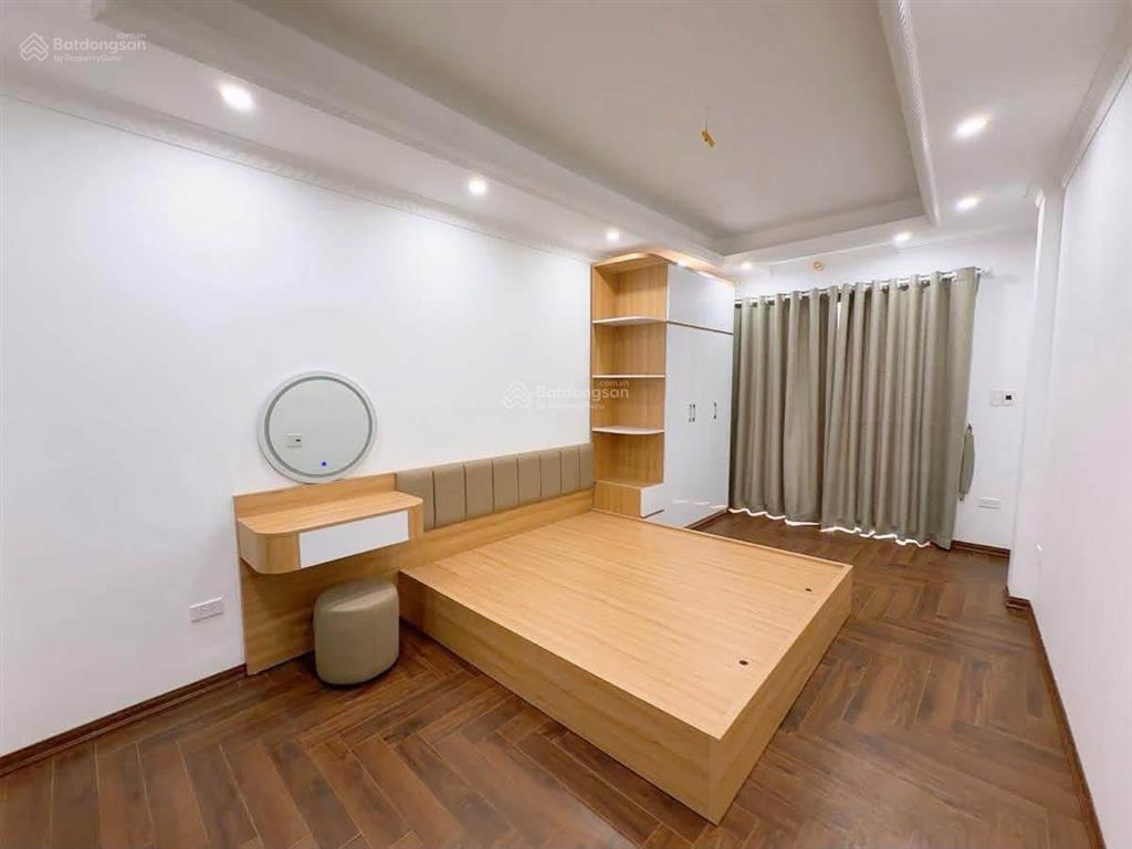 Bán nhà dân xây ô tô gần phố nguyễn văn huyên, 48m x5t, mặt tiền 5m, 6 ngủ, nội thất đủ giá 8.9 tỷ