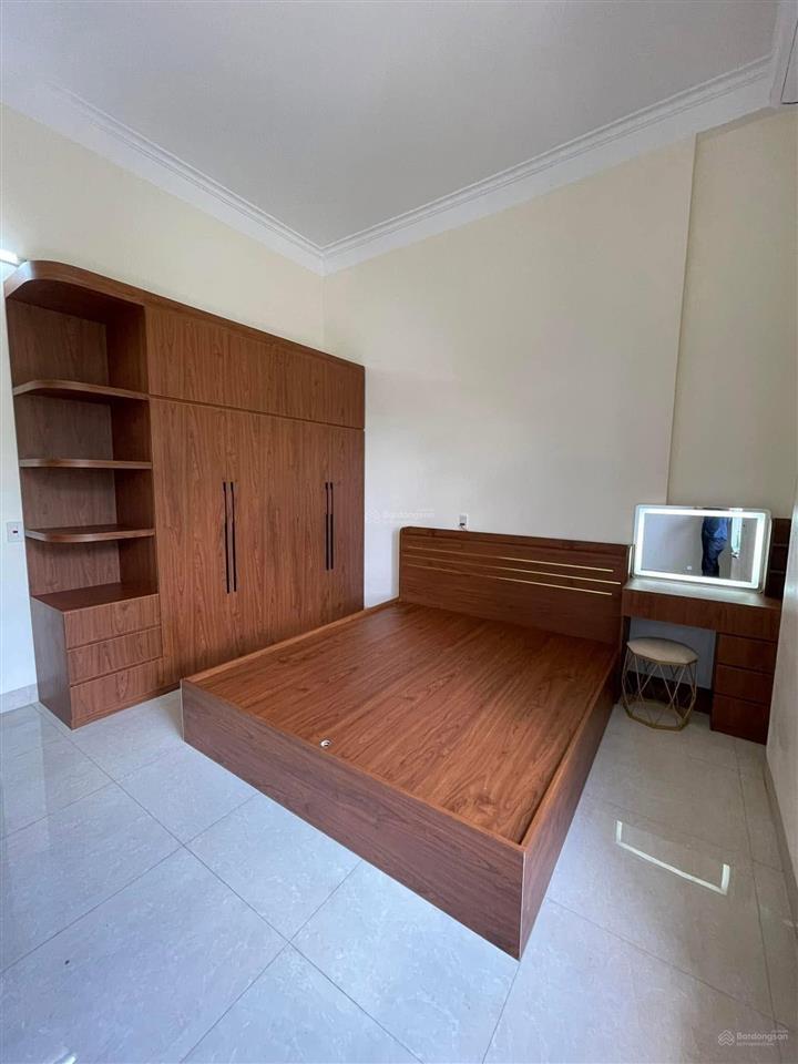 Bán nhà dân xây ô tô gần phố nguyễn văn huyên, 48m x5t, mặt tiền 5m, 6 ngủ, nội thất đủ giá 8.9 tỷ