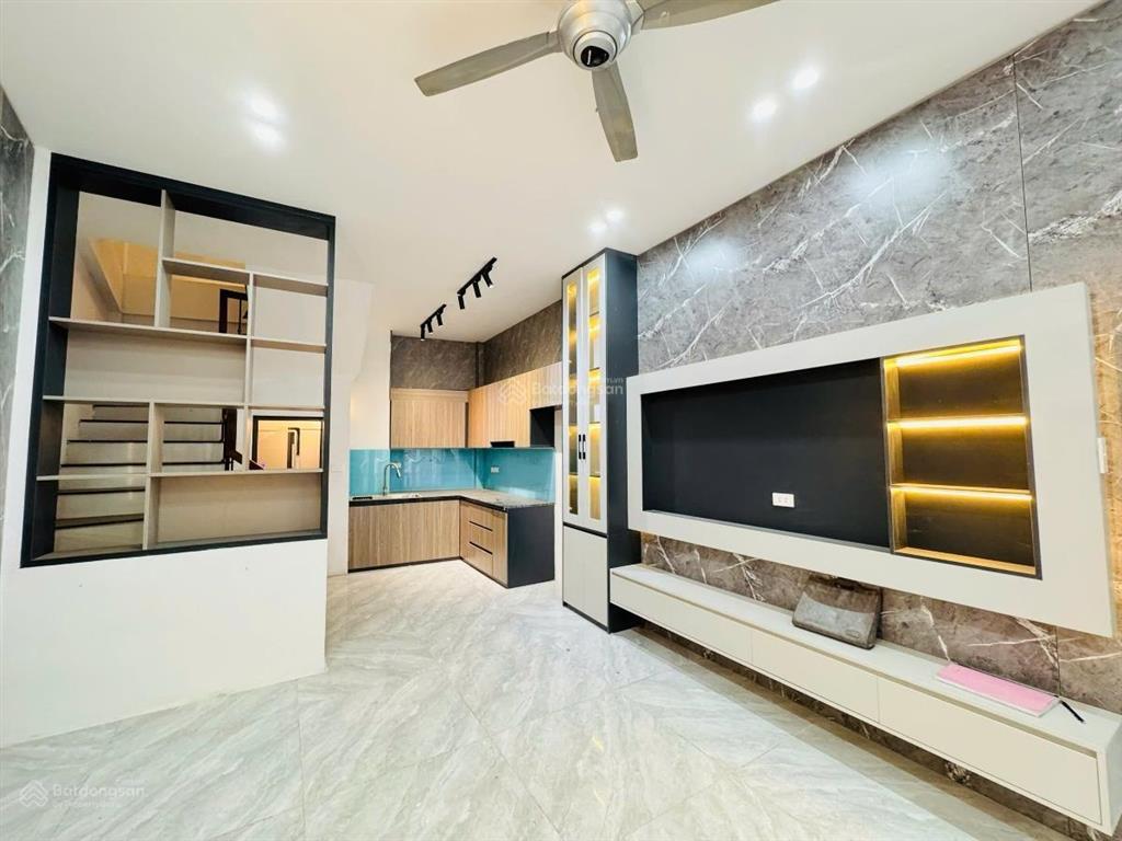 Bán nhà dân xây thang máy, gần hồ đội cấn, ngọc hà, ba đình, ô tô dừng đỗ 10m dt 40m2 x 5t 8,5 tỷ