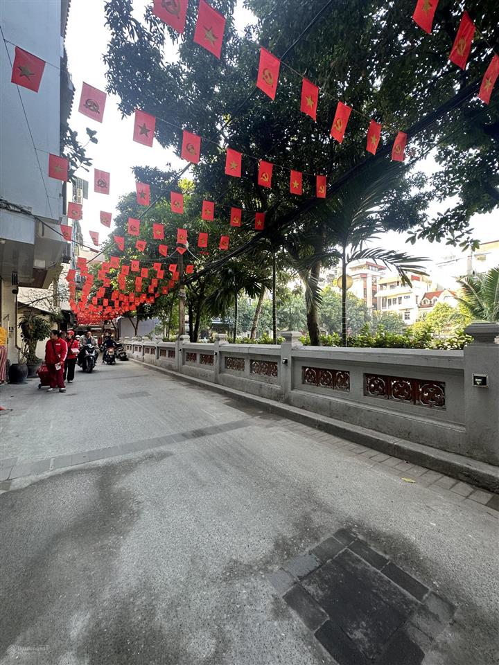 Bán nhà dân xây thang máy, gần hồ đội cấn, ngọc hà, ba đình, ô tô dừng đỗ 10m dt 40m2 x 5t 8,5 tỷ