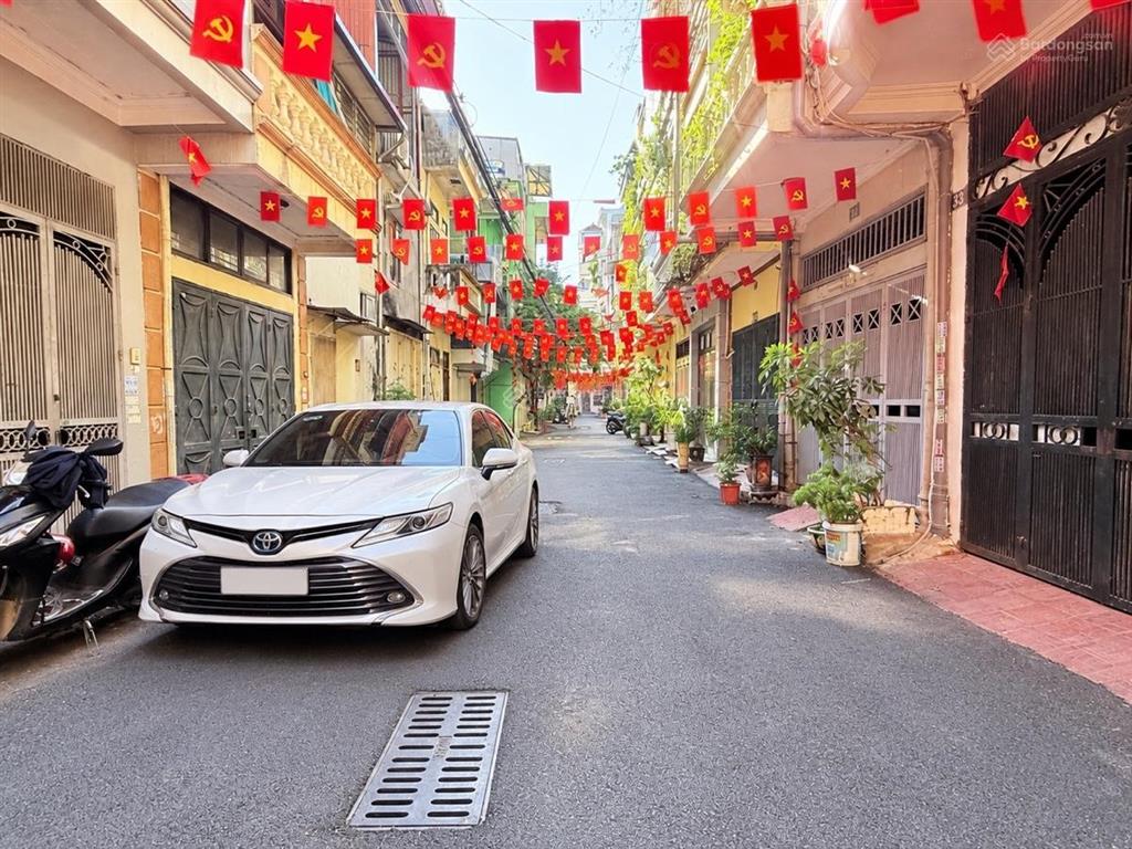 Bán nhà phân lô nguyễn văn huyên , lô góc, ô tô tránh vào nhà, giá đầu tư 12.6 tỷ 52m x5t, mt 4.5m