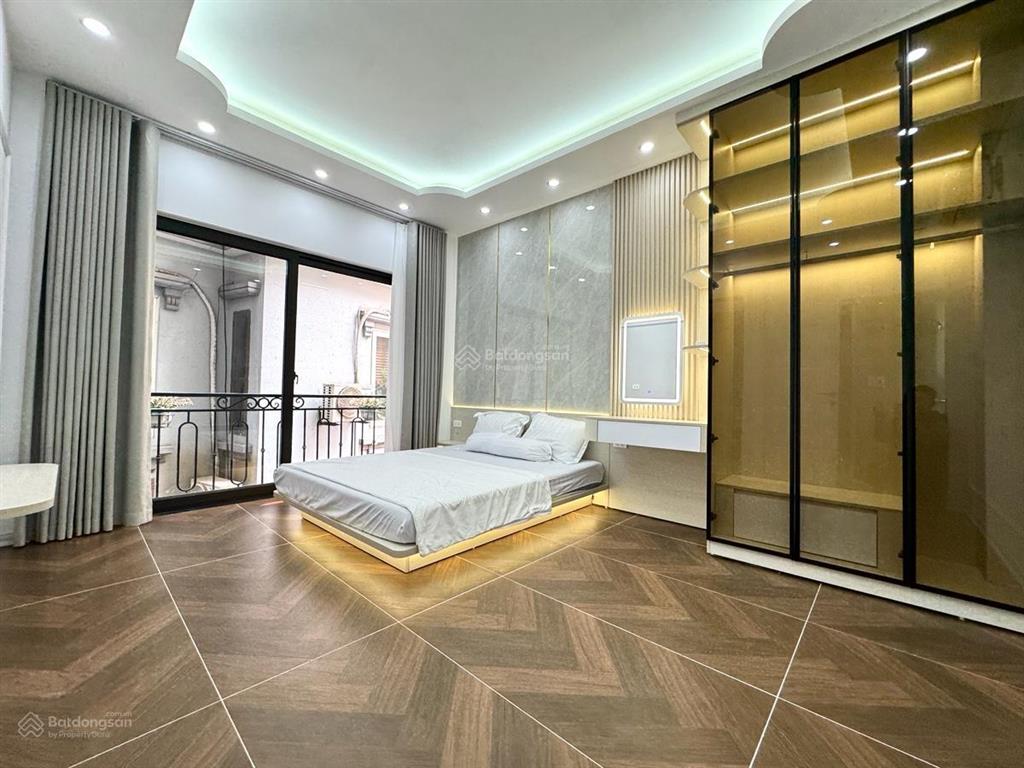 Bán nhà phân lô nguyễn văn huyên , lô góc, ô tô tránh vào nhà, giá đầu tư 12.6 tỷ 52m x5t, mt 4.5m