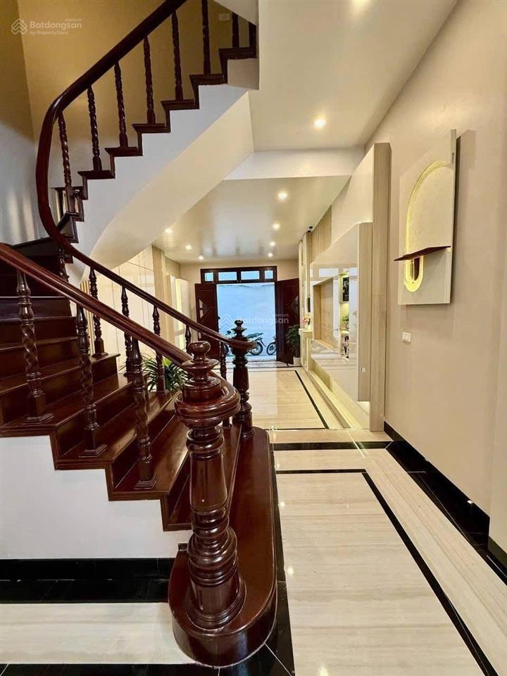 Bán nhà cầu giấy nhà dân xây lô góc sổ vuông 40m x 5t, mặt tiền 4.5m giá 6.8 tỷ, ngõ ba gác tránh