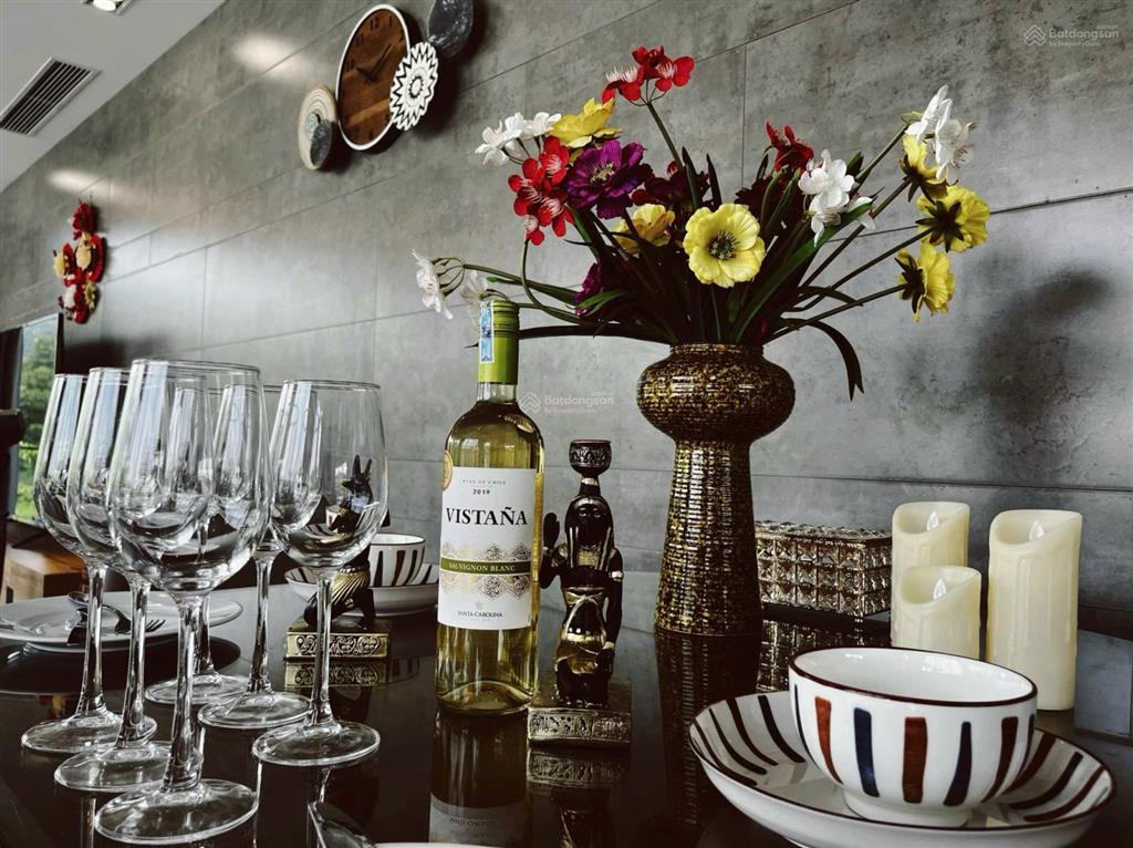 Villa venus đại lải cực chất và đẹp, full nội thất 250m. dòng tiền tốt. đi úc bán nhanh 15 tỷ