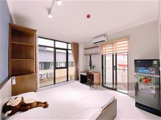 Tòa nhà 9 tầng thang máy 38p, chỉ cách ô tô 10 m. thu 200triệu/ tháng. 99m.mt 6m. chào 31.49 tỷ