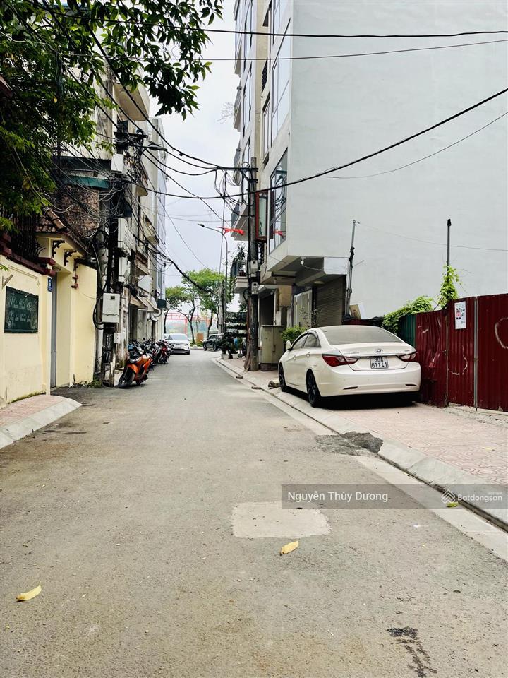 Bán đất ô đồng lầm gần hồ cách ô tô 10 m ngõ thông to. 33m. 1 tầng. mt 4.5m. chào 8,36 tỷ