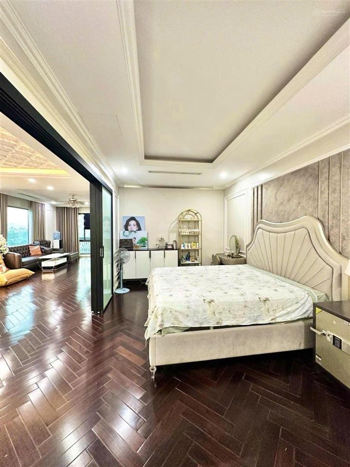 Mặt phố trần vỹ  tòa văn phòng  kết hợp ở bể bơi vô cực  120m2, 10 tầng, mt 7,8m