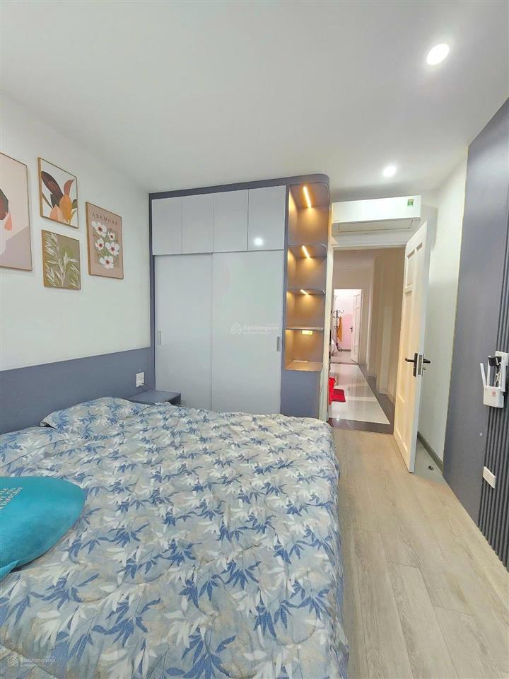 Nhà mặt ngõ thông ô tô kinh doanh gần times city 39m. 5 tầng thang máy. chỉ 16.9 tỷ. 0935 361 ***