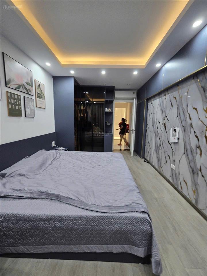 Nhà mặt ngõ thông ô tô kinh doanh gần times city 39m. 5 tầng thang máy. chỉ 16.9 tỷ. 0935 361 ***