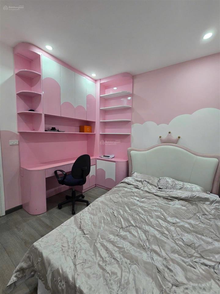Nhà mặt ngõ thông ô tô kinh doanh gần times city 39m. 5 tầng thang máy. chỉ 16.9 tỷ. 0935 361 ***