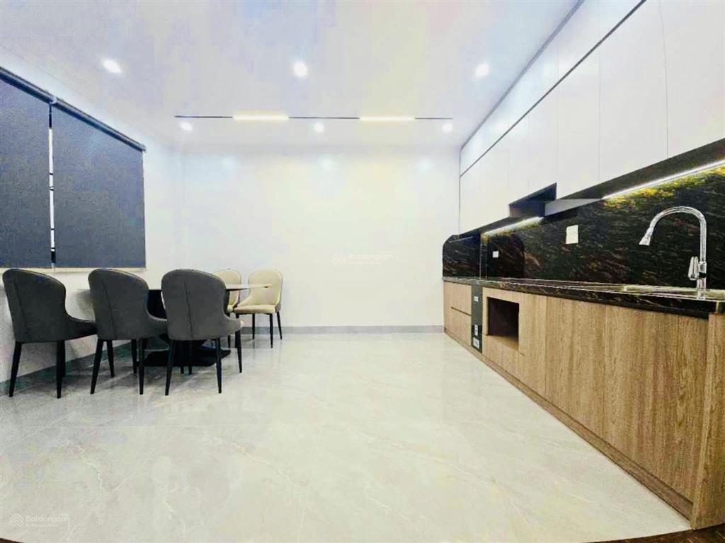 6 tầng thang máy full nội thất ô tô vào nhà chỉ cách tỉmes city 2km. 62m. mt 4.8m. chào 15.6 tỷ