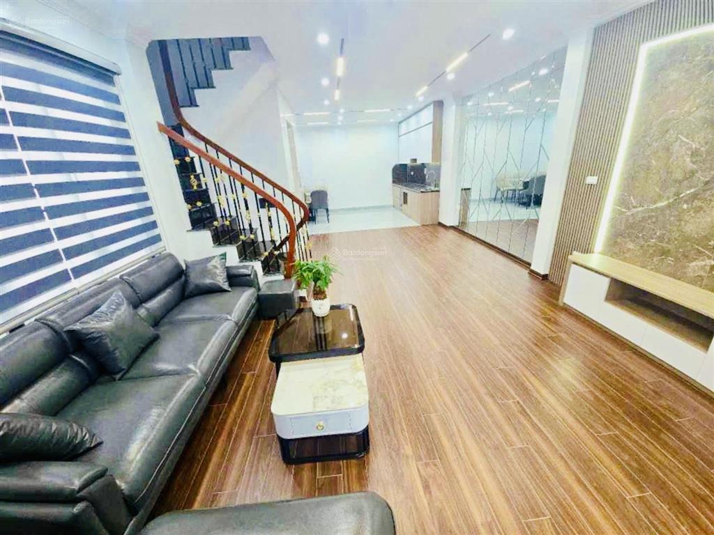 6 tầng thang máy full nội thất ô tô vào nhà chỉ cách tỉmes city 2km. 62m. mt 4.8m. chào 15.6 tỷ