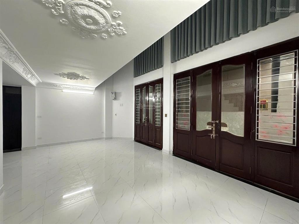 Nhà cực hiếm mặt ngõ thông kinh doanh. 38m. 5,5 tầng. mt 6.4m. chỉ 11 tỷ 950. gọi số 0935 361 ***