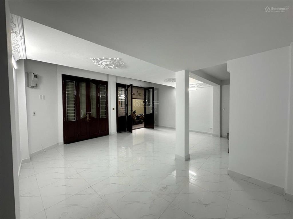 Nhà cực hiếm mặt ngõ thông kinh doanh. 38m. 5,5 tầng. mt 6.4m. chỉ 11 tỷ 950. gọi số 0935 361 ***