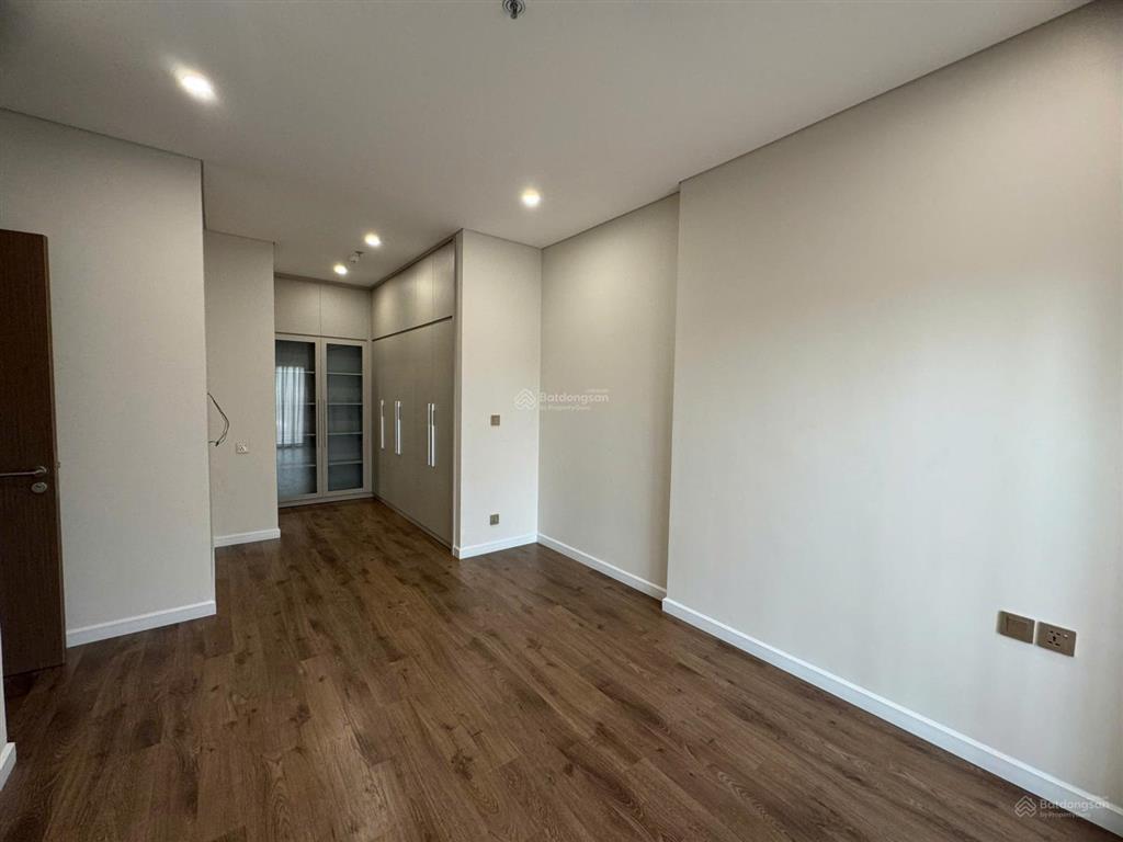 Chính chủ cần cho thuê căn hộ 3pn đồ cơ bản chung cư hoàng thành pearl, giá thuê 16 triệu