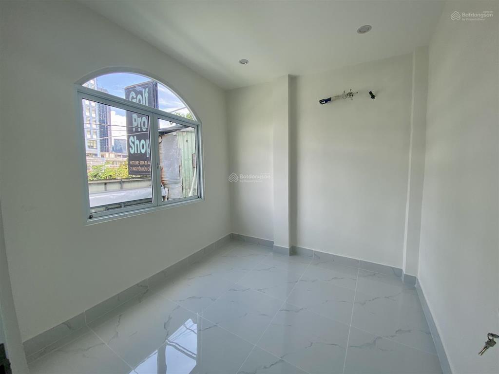 Ngang 10m  1 trệt 1 lầu mặt tiền nguyễn hữu cảnh  gần vinhome bason
