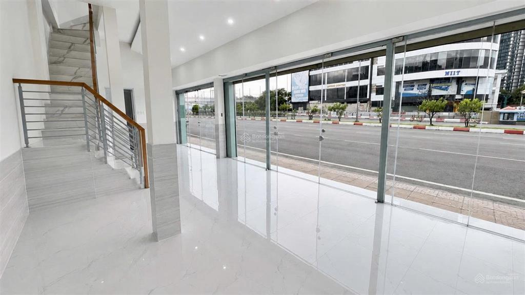 Ngang 10m  1 trệt 1 lầu mặt tiền nguyễn hữu cảnh  gần vinhome bason