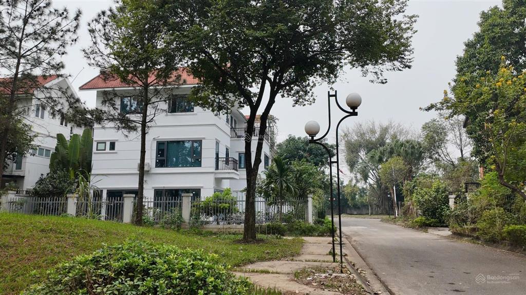 Chủ nhà cần tiền bán gấp bt hoàn thiện rồi nhìn công viên giá chỉ 7,3tr/m2