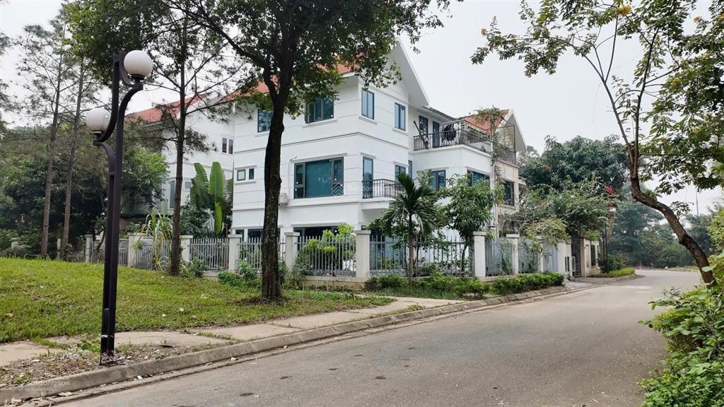 Chủ nhà cần tiền bán gấp bt hoàn thiện rồi nhìn công viên giá chỉ 7,3tr/m2