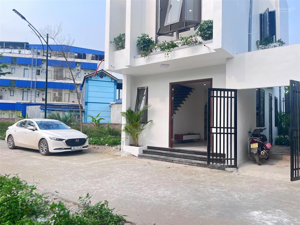 Mua đất tặng nhà 2 tầng mới tinh  có chỗ để xe riêng  sát công nghệ cao hòa lạc!