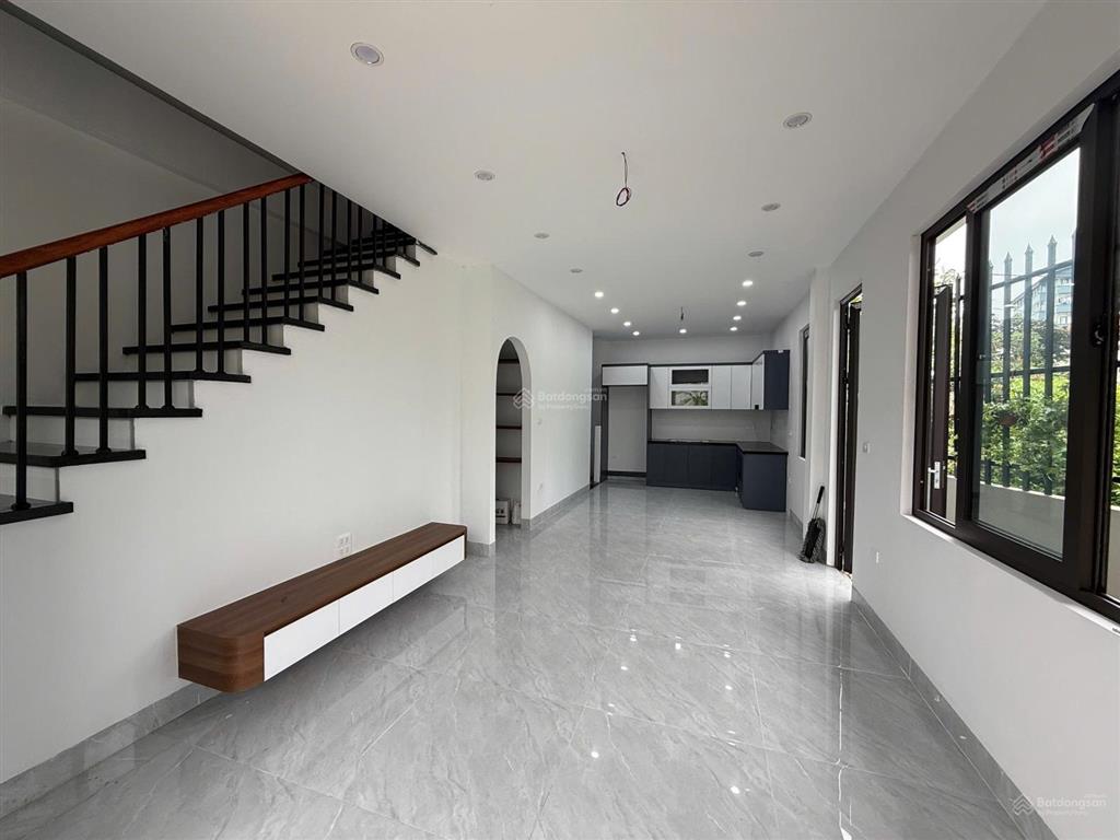 Mua đất tặng nhà 2 tầng mới tinh  có chỗ để xe riêng  sát công nghệ cao hòa lạc!