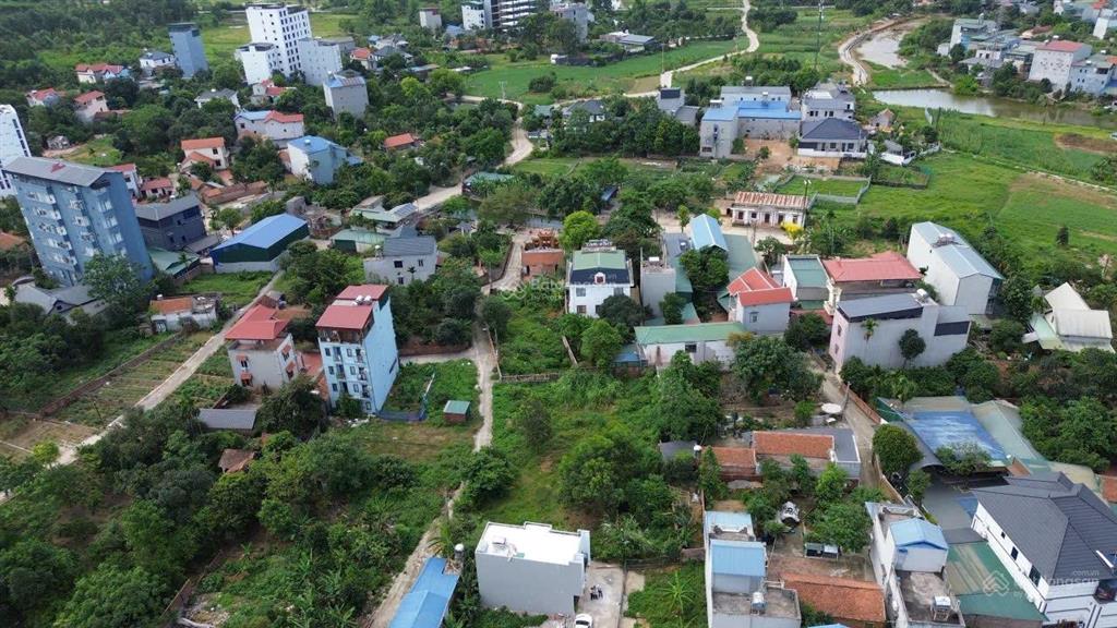 Mua đất tặng nhà 2 tầng mới tinh  có chỗ để xe riêng  sát công nghệ cao hòa lạc!