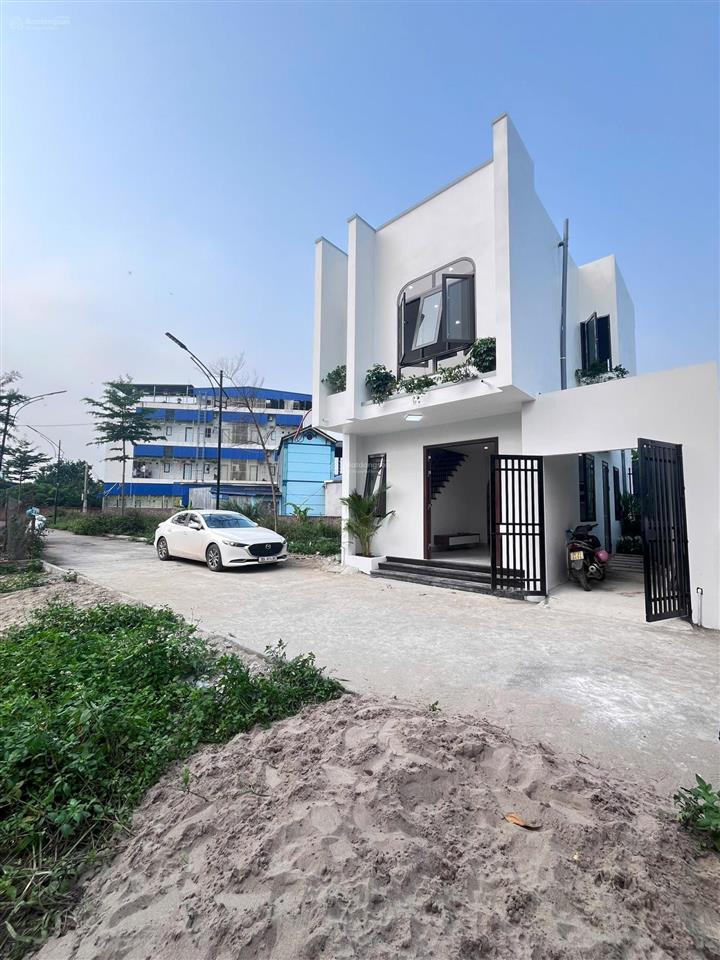 Mua đất tặng nhà 2 tầng mới tinh  có chỗ để xe riêng  sát công nghệ cao hòa lạc!