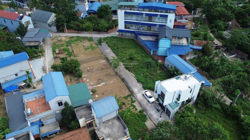 Mua đất tặng nhà 2 tầng mới tinh  có chỗ để xe riêng  sát công nghệ cao hòa lạc!