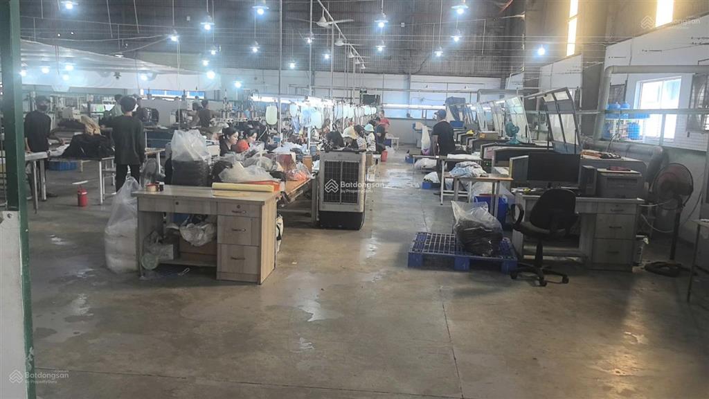 Cho thuê  dt kho 6.500m2 + sân bãi 3000m2, pccc tự động, cont vào 24h