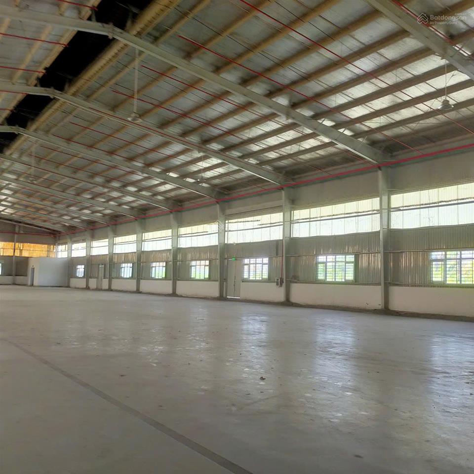 Cho thuê dt kho 2700m2 văn phòng 200m2  trong kcn tân tạo, có pccc tự động