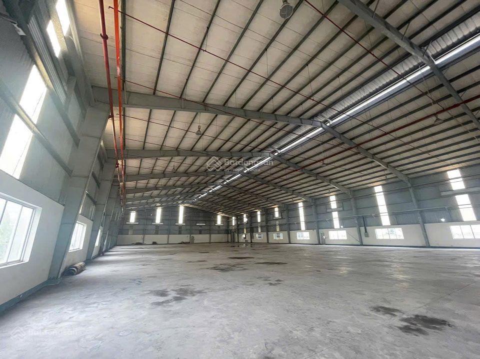 Cho thuê dt kho 2700m2 văn phòng 200m2  trong kcn tân tạo, có pccc tự động