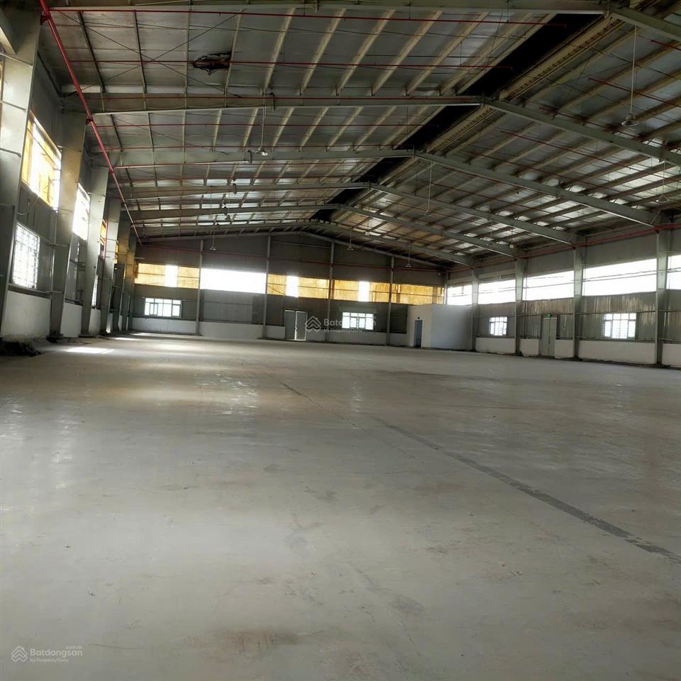 Cho thuê dt kho 2700m2 văn phòng 200m2  trong kcn tân tạo, có pccc tự động