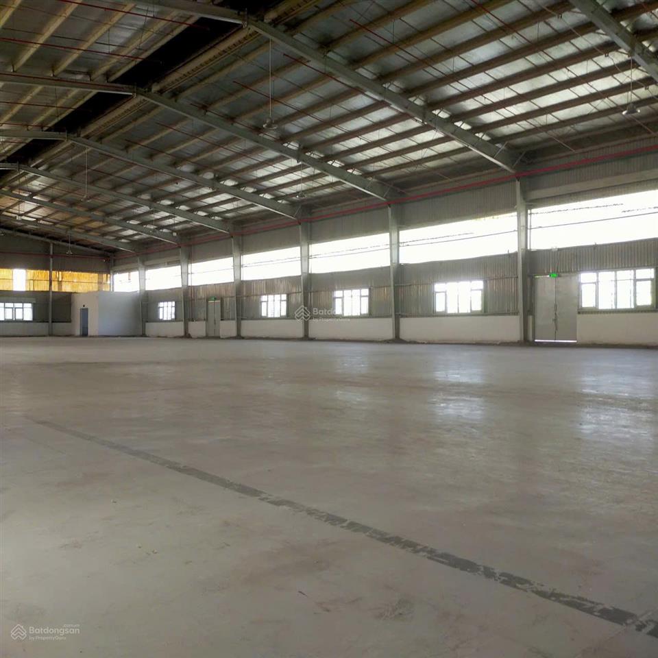 Cho thuê dt kho 2700m2 văn phòng 200m2  trong kcn tân tạo, có pccc tự động