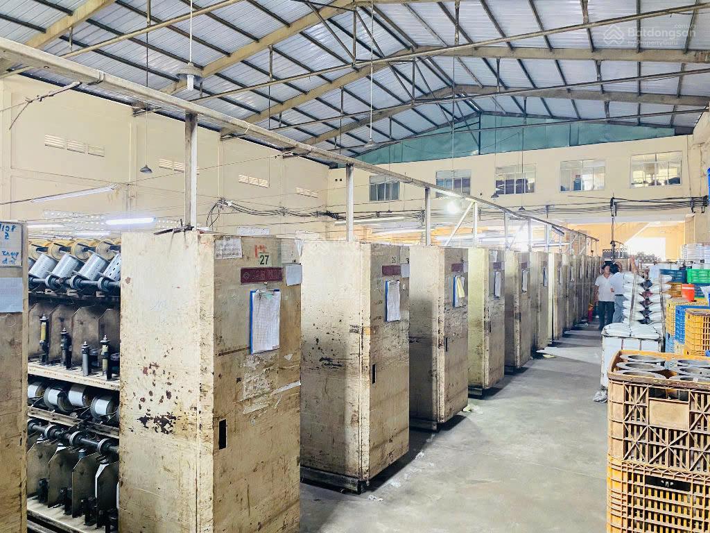 Cho thuê kho xưởng dt 1000m2  75tr/th  đường 12m  tải lớn, cont 40f vào ok