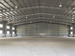 Tổng dt 3000m2 (kho 2.100m2 + sân 500m2 + vp)  cách quốc lộ 1a, 500m  có pccc đầy đủ