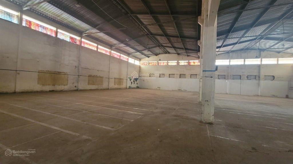 Kho xưởng dt 1300m2, cont 40f vào, có pccc