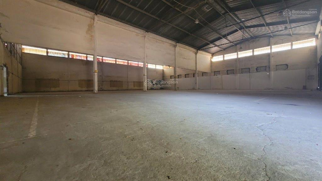 Kho xưởng dt 1300m2, cont 40f vào, có pccc