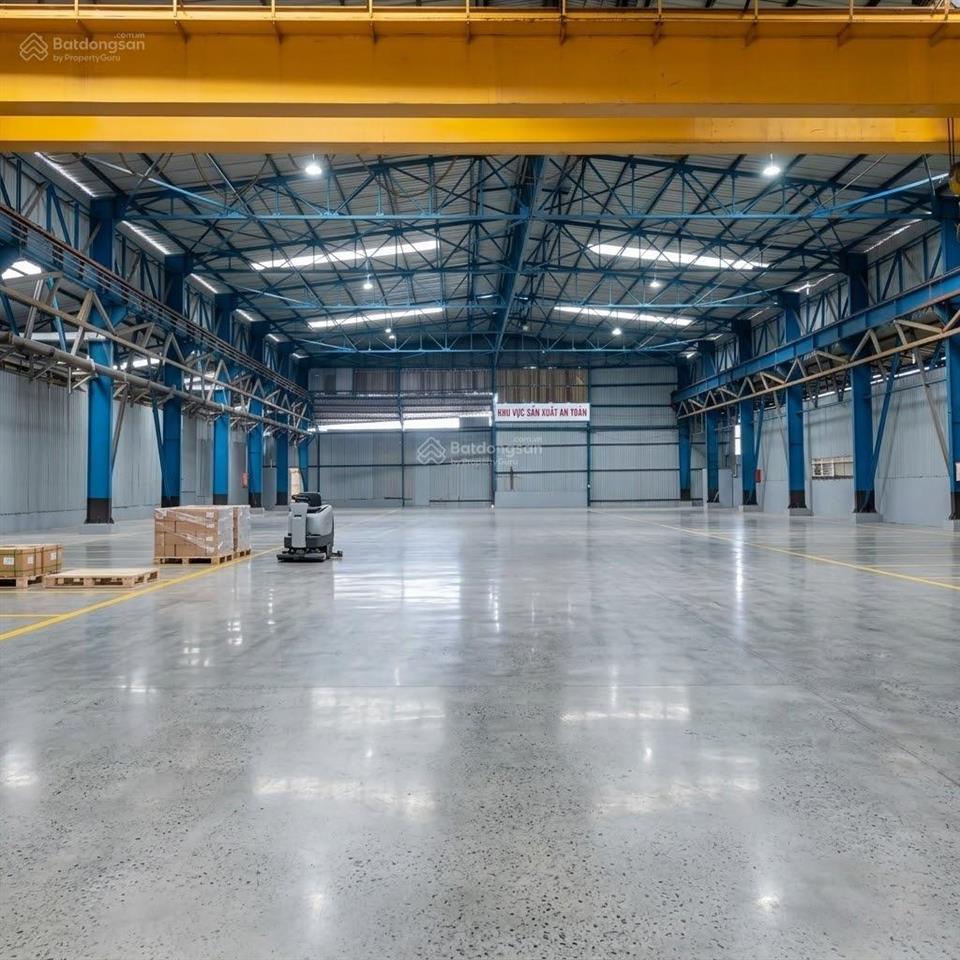 Cho thuê 2100m2 pccc đầy đủ  trong kcn tân tạo  có 2 dàng palang 30t