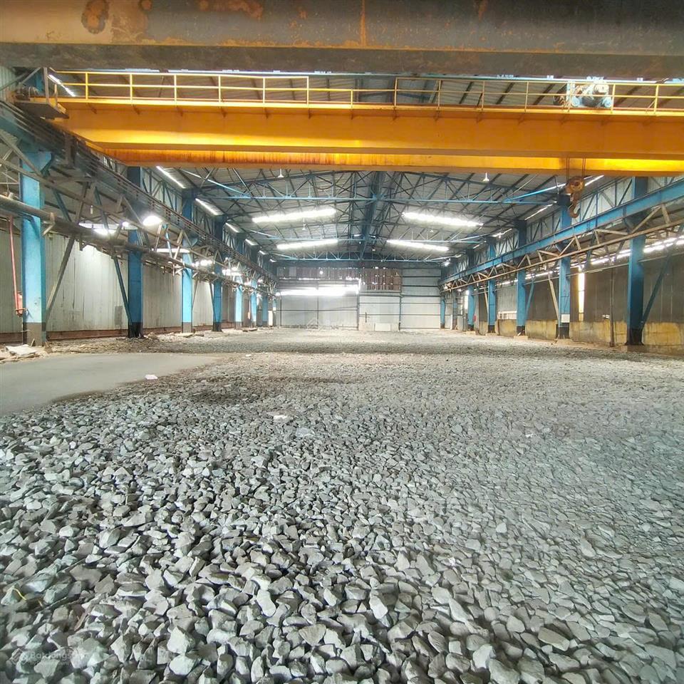 Cho thuê 2100m2 pccc đầy đủ  trong kcn tân tạo  có 2 dàng palang 30t