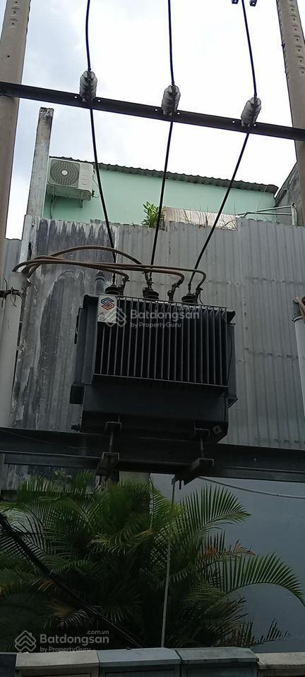 Tổng dt 3500m2  240 triệu/th (kho 2400m2) đường quốc lộ 1a  cont 40f vào 24 h, có pccc vách